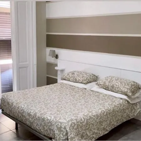 100 Ducati B&B Bed & Breakfast Naples